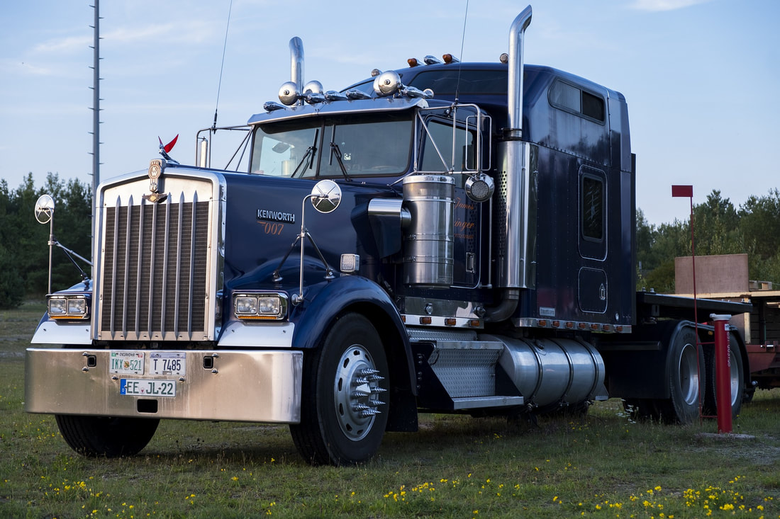 Blue, Kenworth semi truck, showcasing commercial vehicles that need commercial liability insurance.
